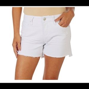🌸 White Cut-off Shorts! High rise and stretch!! A must have for summer! 😎
